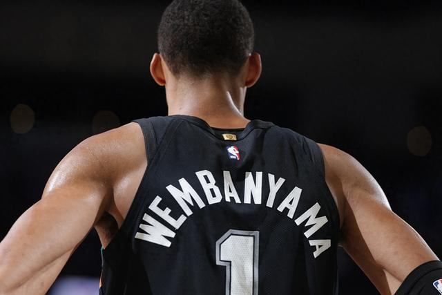 开云体育-文班你太狠了,仅用8分钟,就达成80年NBA独一无二纪录,冲击MVP|公牛|文班亚马|马刺|圣安东尼奥马刺队|NBA常规赛_新浪体育_新浪新闻