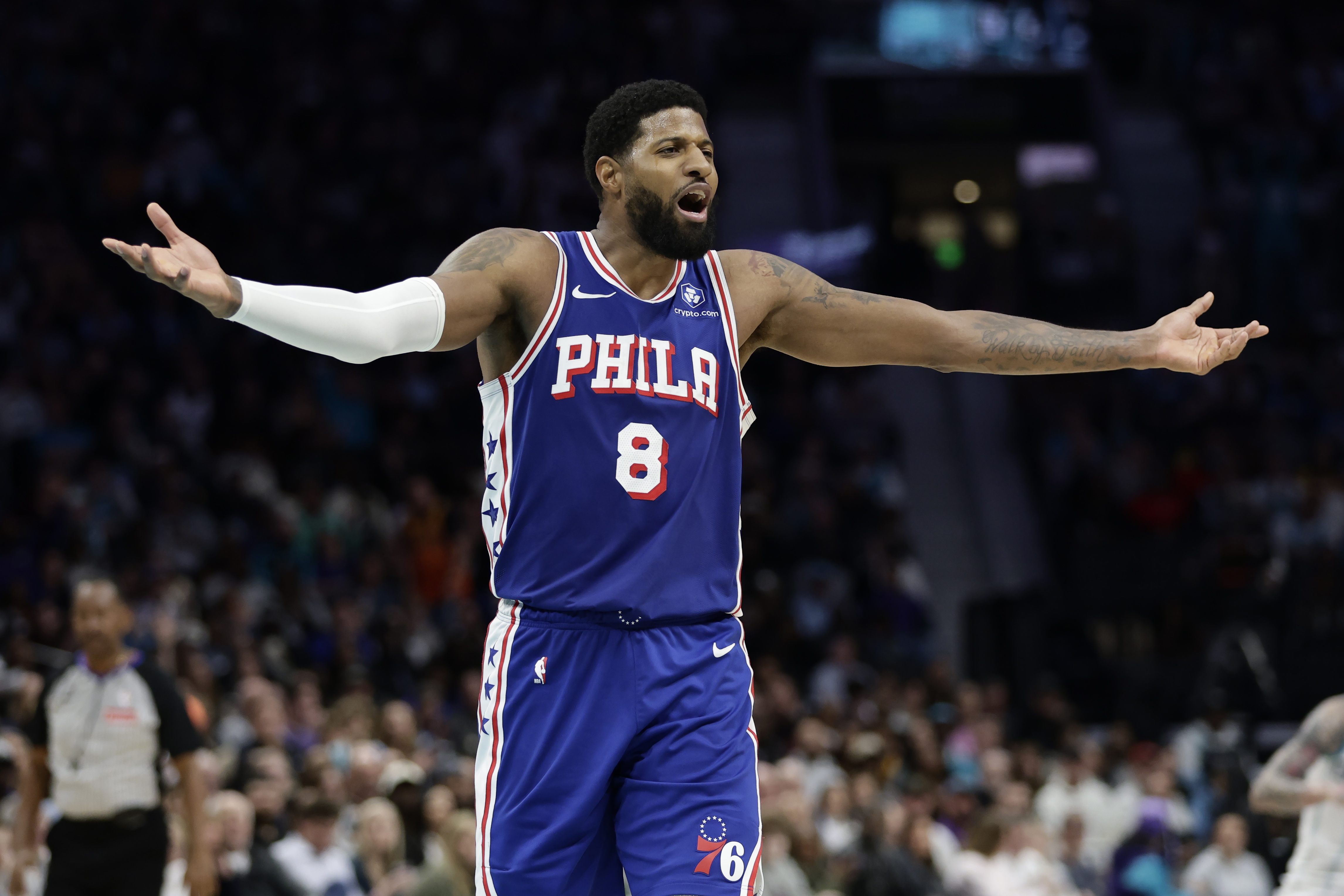 开云APP-下半场消失!乔治14中7拿到20分5板4助2断 上半场独得18分